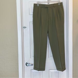 Haggar Classic Fit Comfort Cuffed Hem Olive Tan Khakis Size 34x29